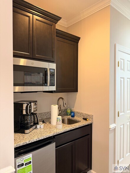 More Photos Of 138 Canal St, Pooler Medical For Lease