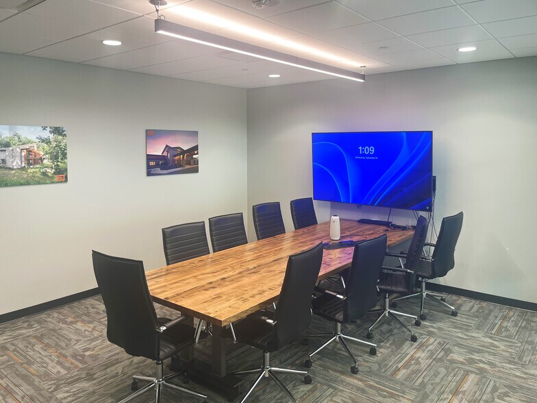 More Photos Of 640 N Vel R Phillips Ave, Milwaukee Office For Lease