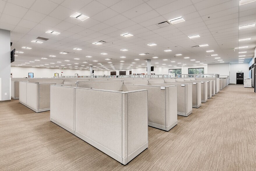 More Photos Of 995 W 122nd Ave, Westminster Flex For Lease