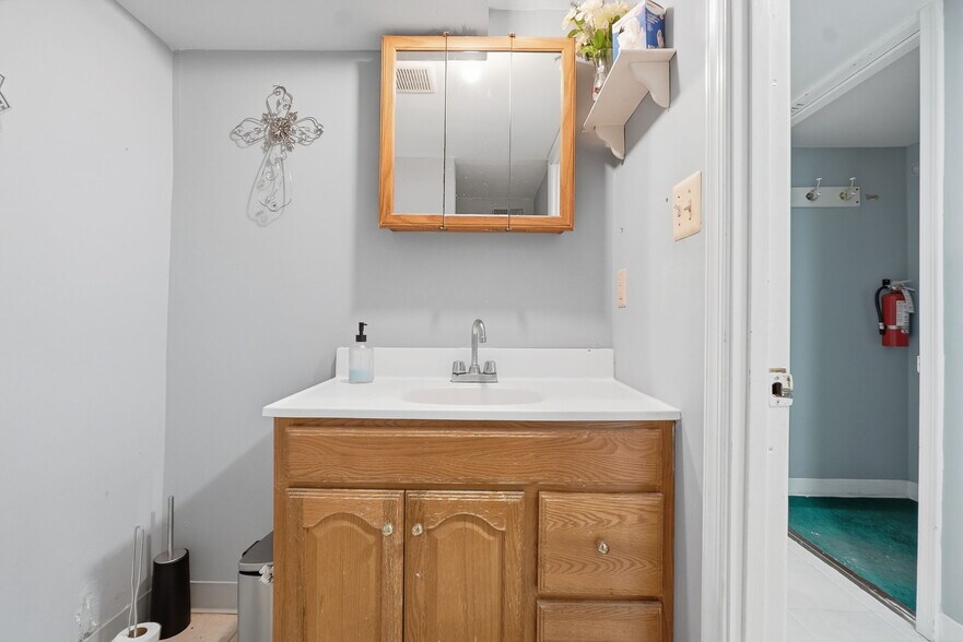 More Photos Of 9510 Lanham Severn Rd, Lanham Office For Sale
