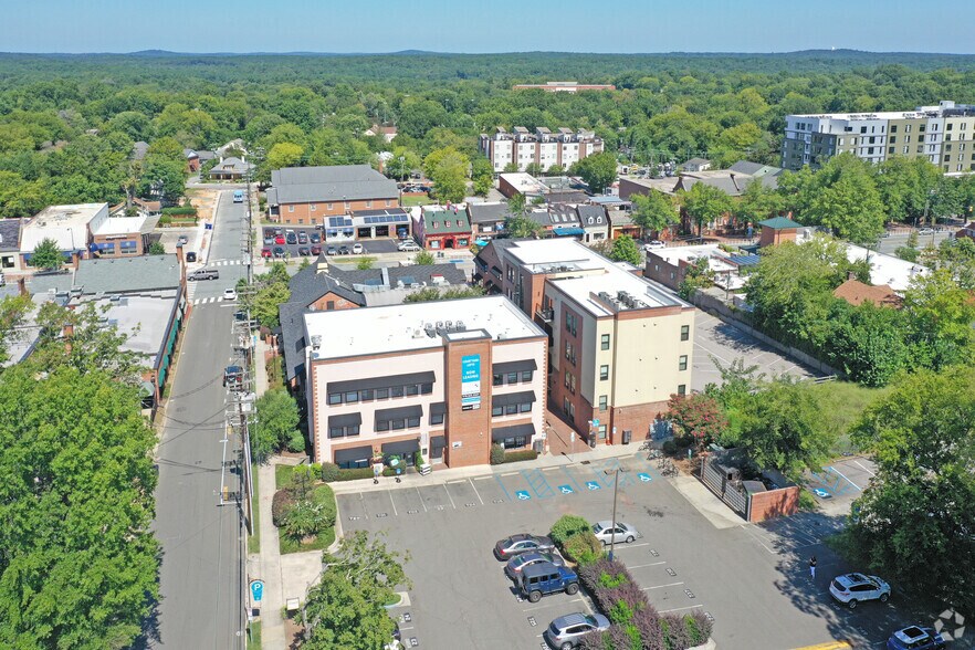More Photos Of 431 W Franklin St, Chapel Hill Apartments For Lease