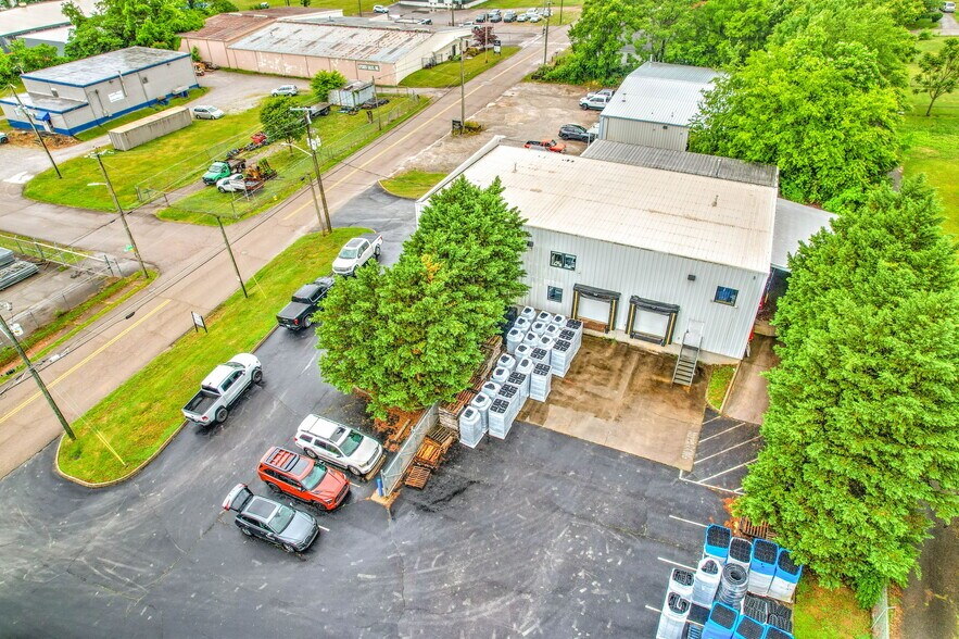More Photos Of 2533 Hoitt Ave, Knoxville Truck Terminal For Sale