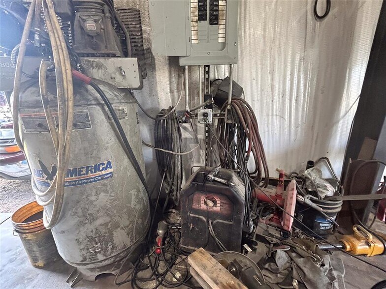 More Photos Of 300 N 14th St, Clinton Specialty For Sale