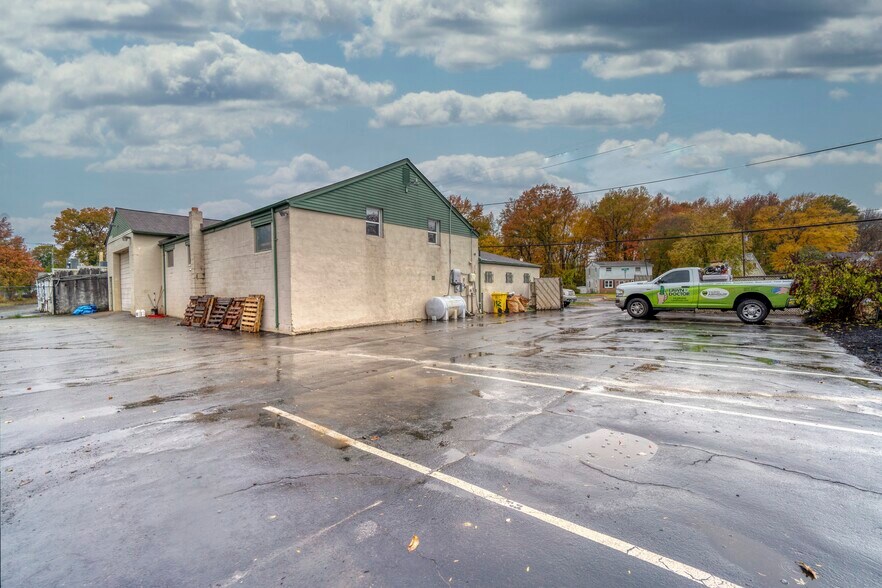 More Photos Of 192 Mayo Rd, Edgewater Light Manufacturing For Sale