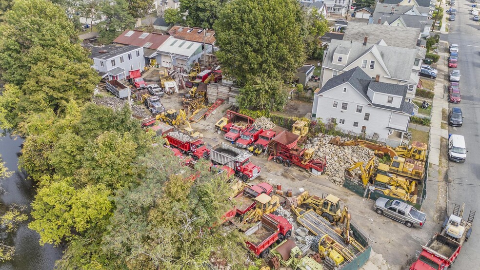 More Photos Of 5 Roosevelt St, Bridgeport Warehouse For Sale