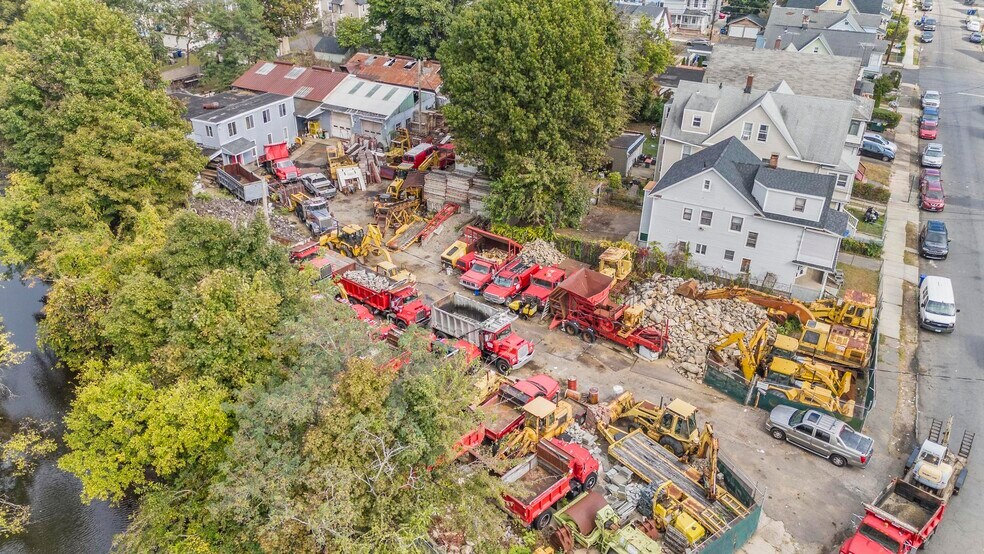 More Photos Of 5 Roosevelt St, Bridgeport Warehouse For Sale