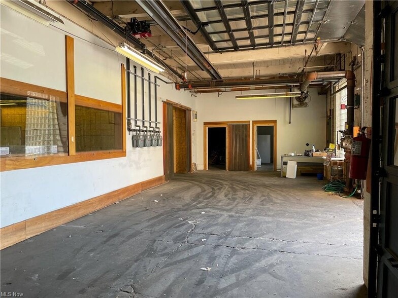 More Photos Of 8110 Lake Ave, Cleveland Manufacturing For Lease