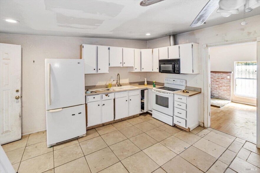 More Photos Of 31211 Highway 128, Cloverdale Apartments For Sale