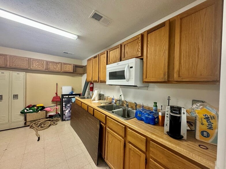 More Photos Of 715 N Kanawha St, Beckley Freestanding For Lease