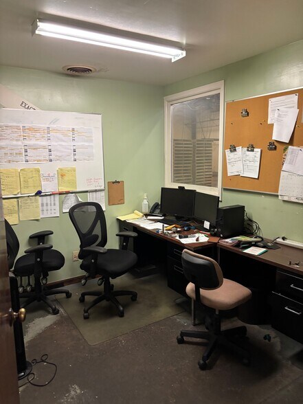 More Photos Of 1137 S Lafayette Blvd, South Bend Manufacturing For Sale