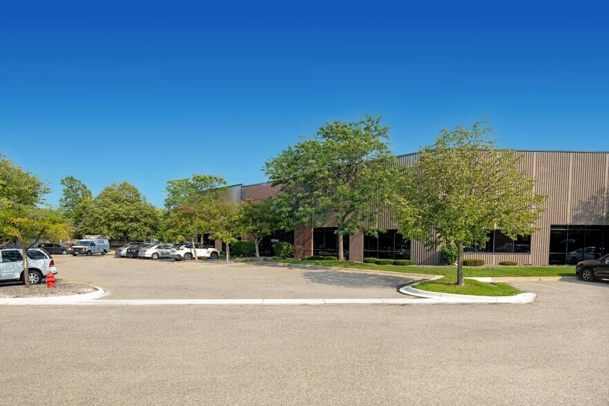 More Photos Of 1800 Cliff Rd E, Burnsville Warehouse For Lease