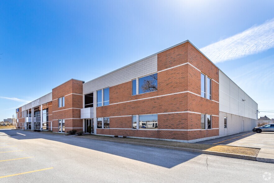 More Photos Of 3700-3720 Des Laurentides (A-15) Desste O, Laval Flex For Lease