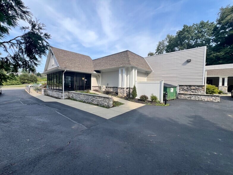 More Photos Of 1610 N Main St, Butler Office For Lease