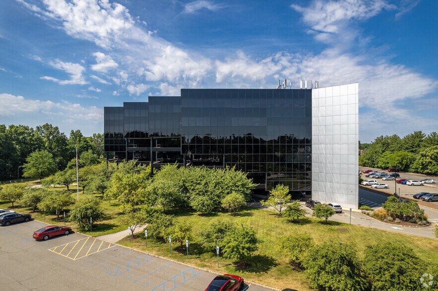 More Photos Of 100 Walnut Ave, Clark Office For Lease