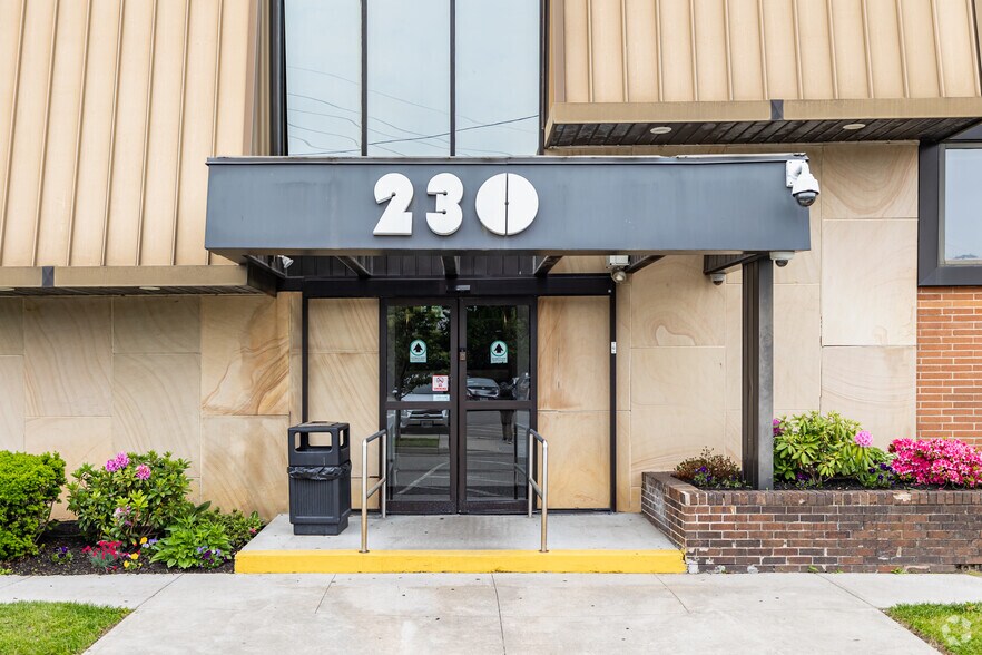 More Photos Of 230 Hilton Ave, Hempstead Medical For Sale
