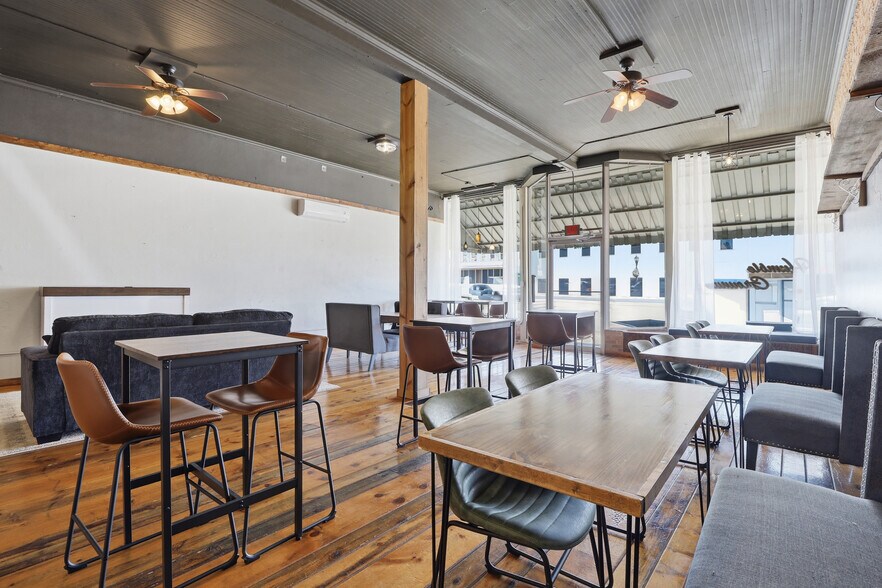 More Photos Of 132 S Main St, Woodruff Storefront Retail Office For Lease