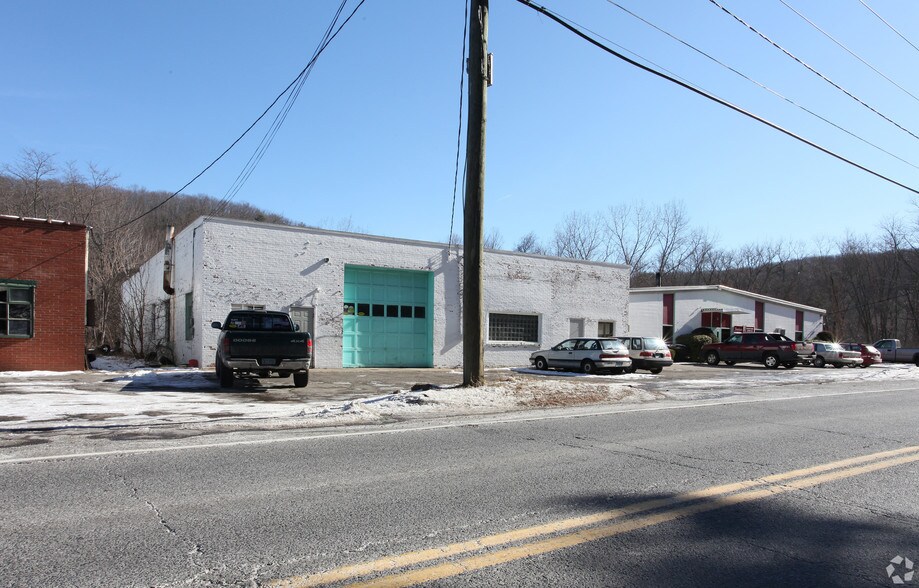 More Photos Of 50 Thomaston Rd, Litchfield Warehouse For Lease