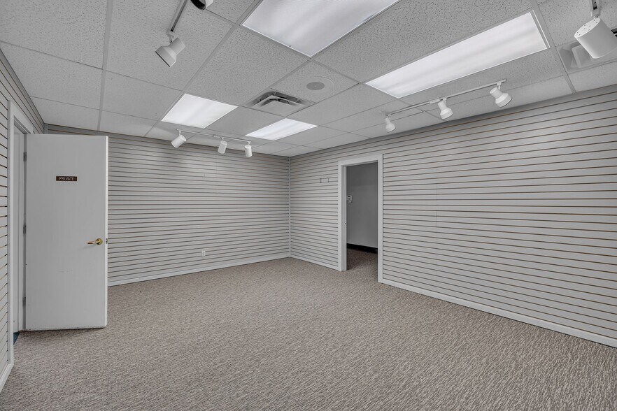 More Photos Of 5704 James Ave, Fort Worth Funeral Home For Sale