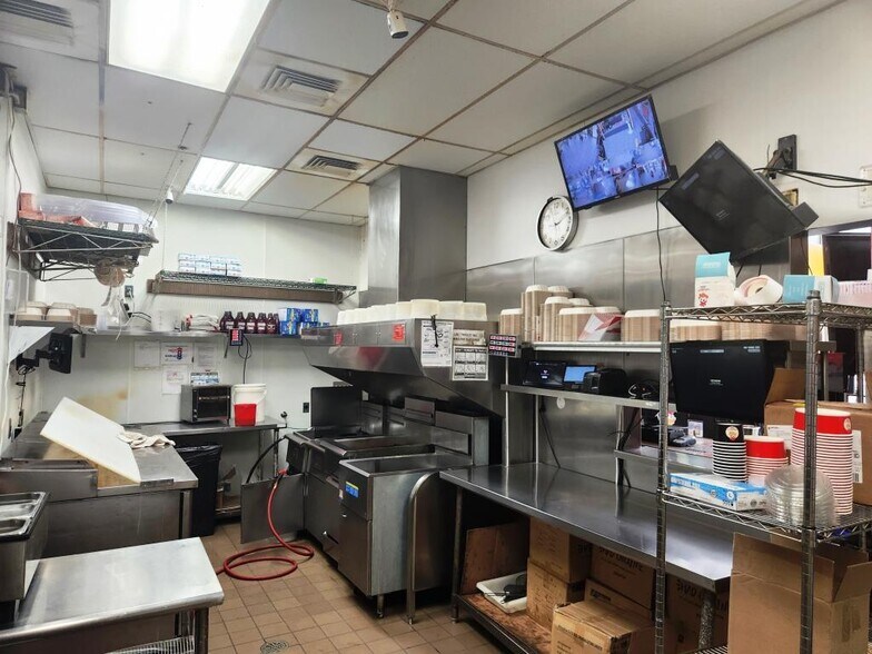 More Photos Of 2035-2045 E North Ave, Milwaukee Freestanding For Sale