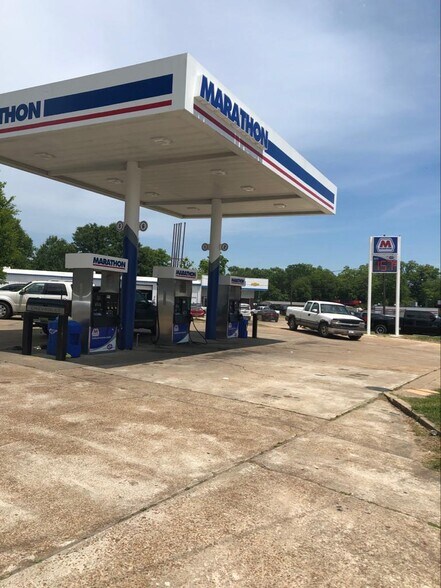Primary Photo Of 99 Greensboro St, Eutaw Service Station For Lease