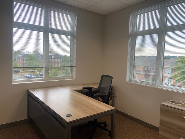 More Photos Of 46169 Westlake Dr, Sterling Medical For Lease