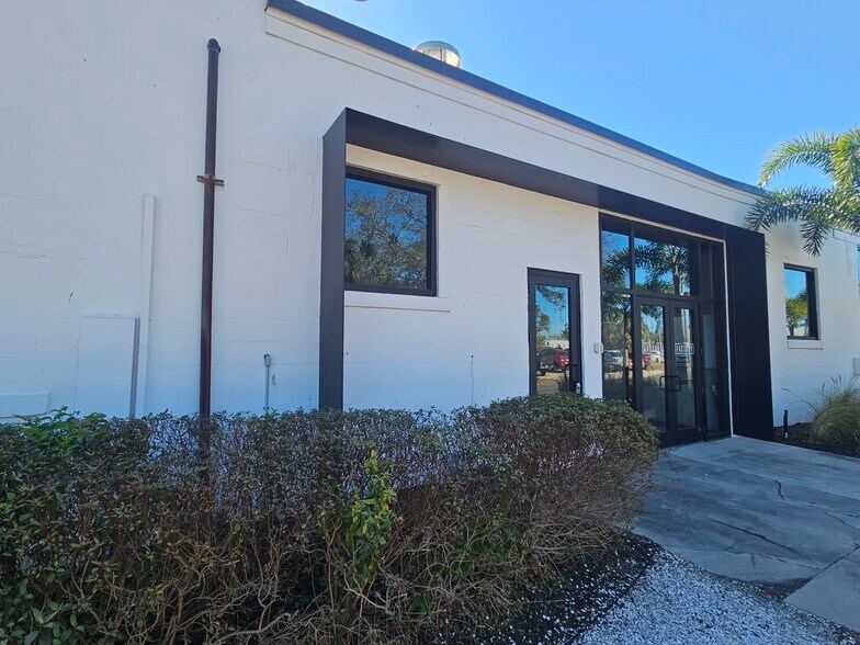More Photos Of 2606 Fairfield Ave S, Saint Petersburg Light Manufacturing For Lease