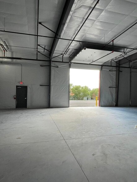 More Photos Of 331 Aviation, Frederick Light Manufacturing For Sale