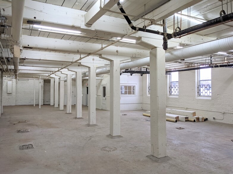 More Photos Of 420 Dwight St, Holyoke Manufacturing For Lease
