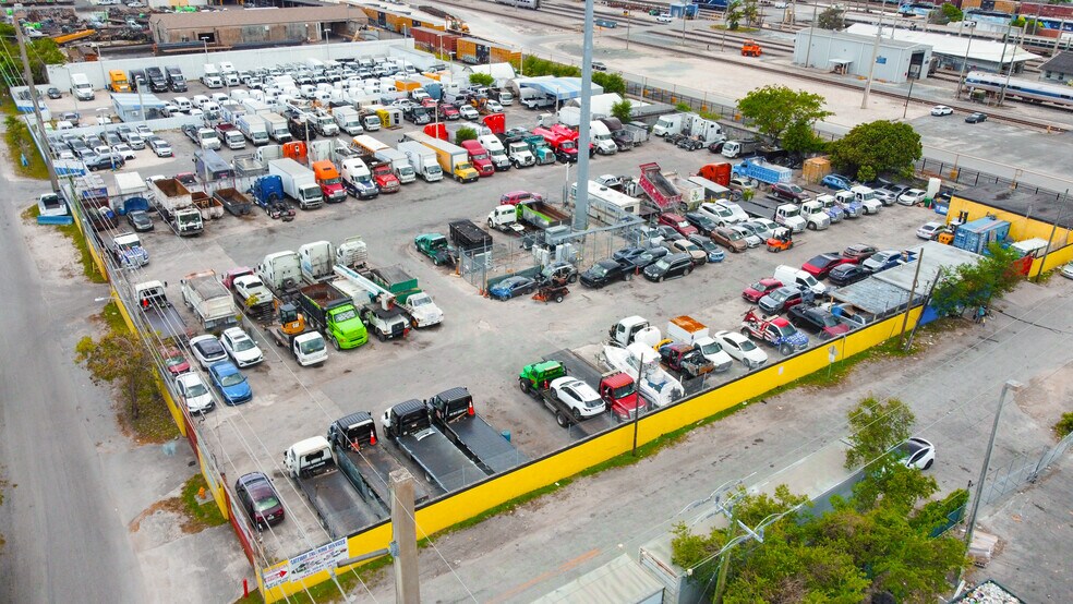 More Photos Of 3600 NW 95th St, Miami Auto Dealership For Lease