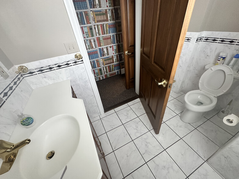 More Photos Of 4624 Chambliss Ave, Knoxville Office Residential For Sale