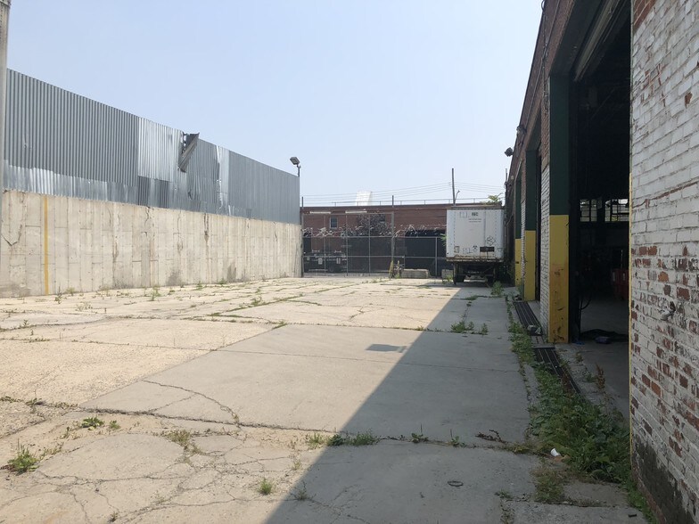 More Photos Of 1281 Viele Ave, Bronx Warehouse For Lease