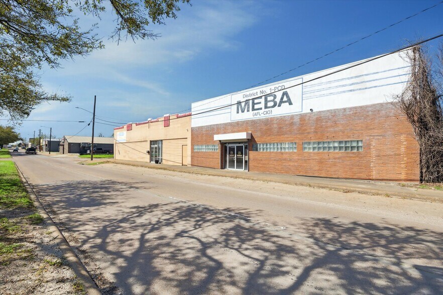 Primary Photo Of 316 Broadway St, Houston Flex For Sale