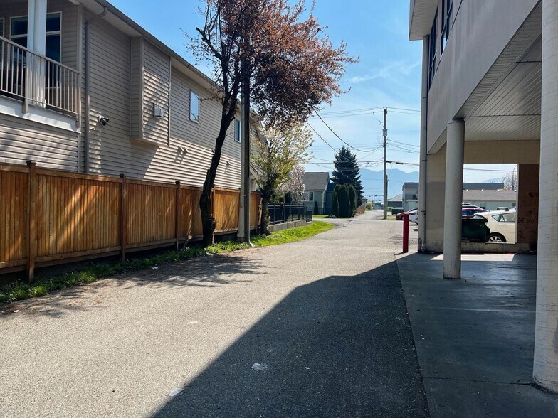 More Photos Of 9094 Young Rd, Chilliwack Office For Sale