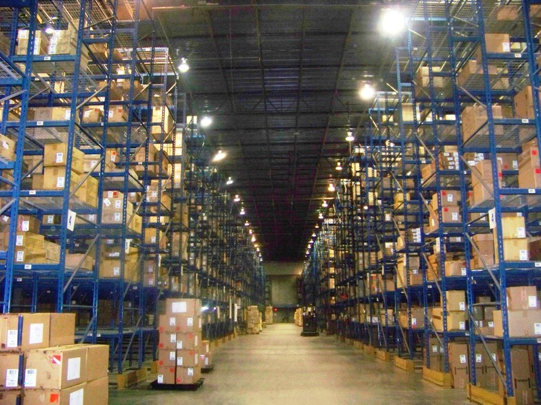 More Photos Of 752 S Victory Dr, Lyons Distribution For Sale