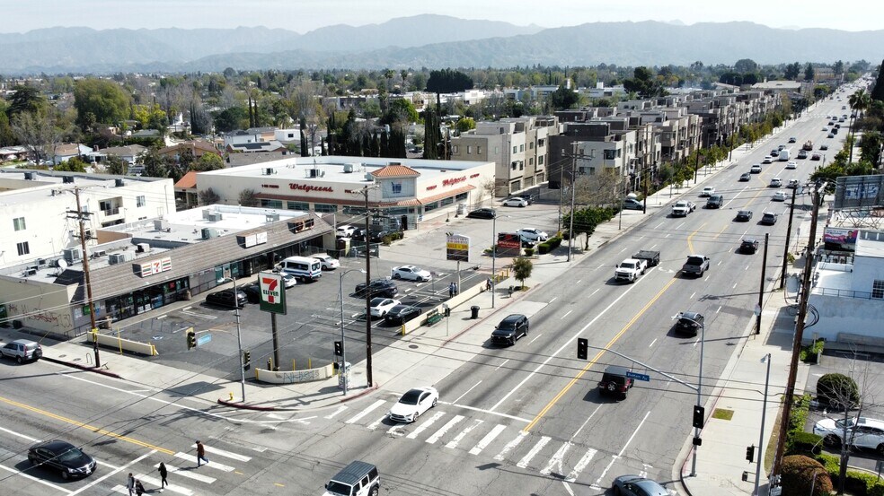 More Photos Of 13245-13253 Victory Blvd, Van Nuys Freestanding For Lease