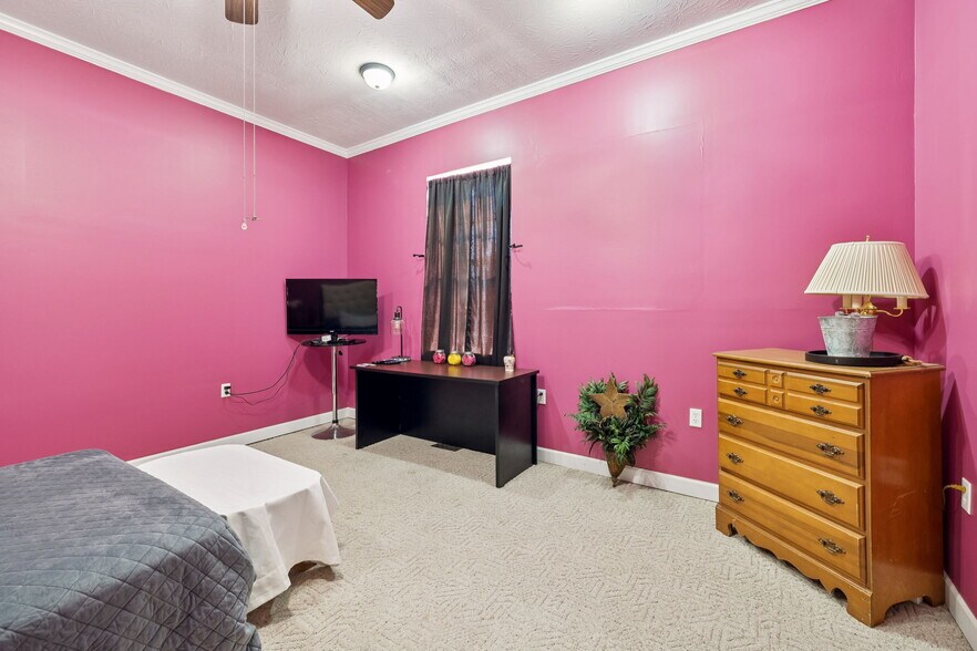 More Photos Of 220 Public Sq, Lafayette General Retail For Sale