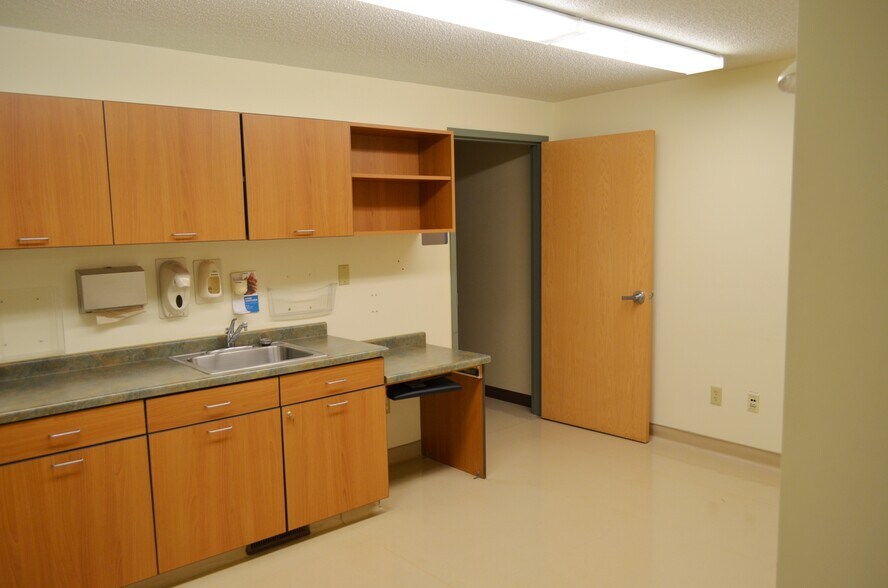 More Photos Of 9 Birch St NE, Remer Medical For Sale