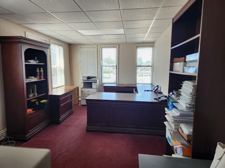 More Photos Of 21-27 Merrick Ave, Merrick Storefront Retail Office For Lease