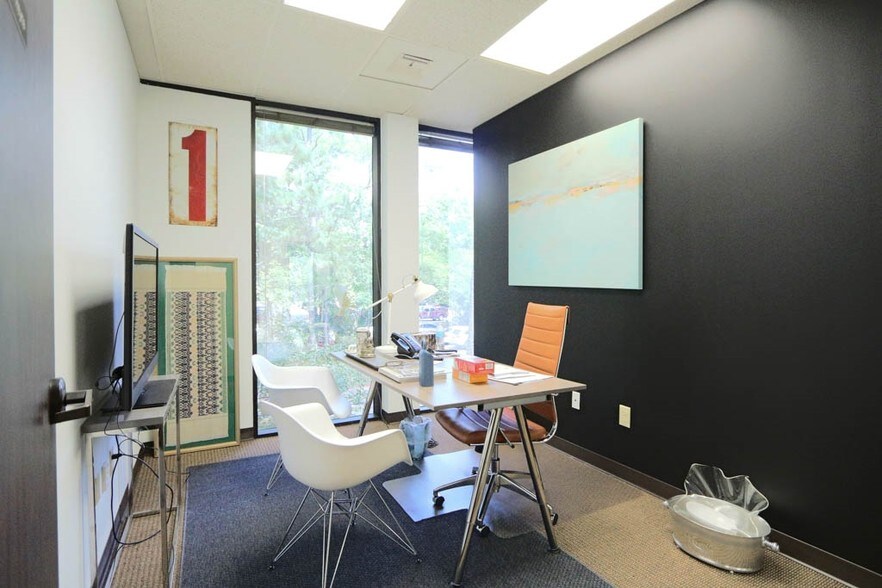 More Photos Of 2020 N Loop Fwy W, Houston Office For Lease