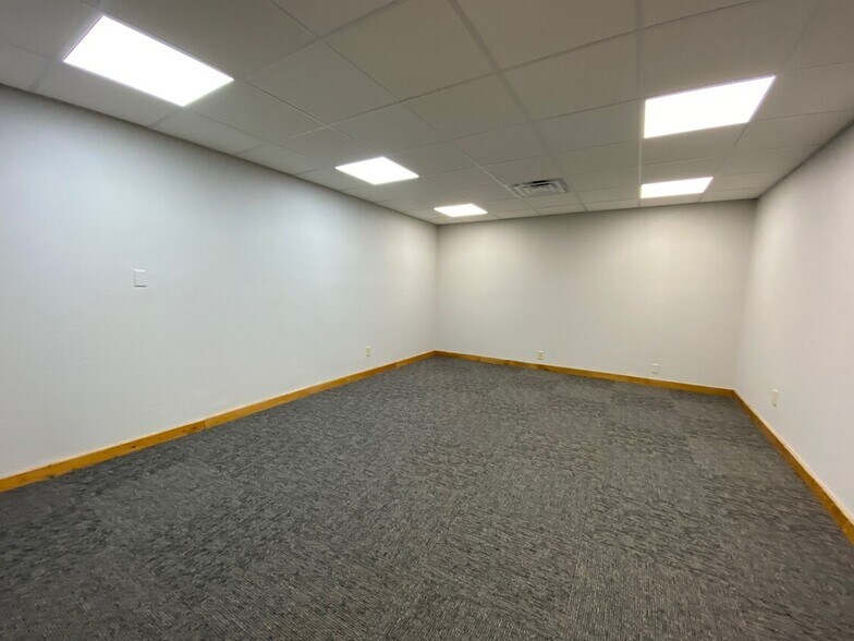 More Photos Of 14401 E 42nd St, Independence Unknown For Lease