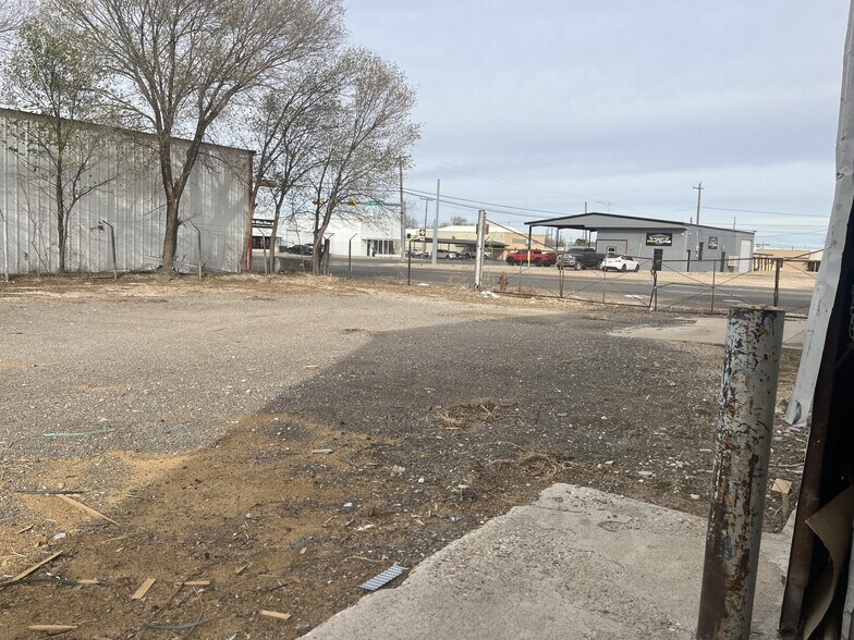 More Photos Of 1012 E Waylon Jennings Blvd, Littlefield Industrial For Sale