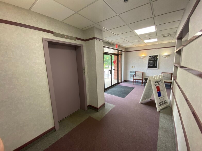 More Photos Of 171 Market Sq, Newington Office For Sale