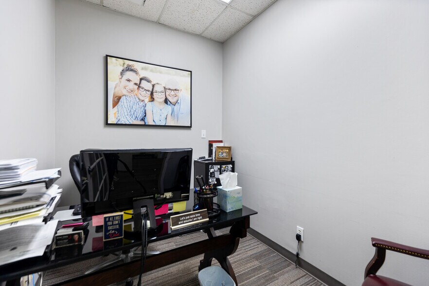 More Photos Of 5676 W Skelly Dr, Tulsa Medical For Sale