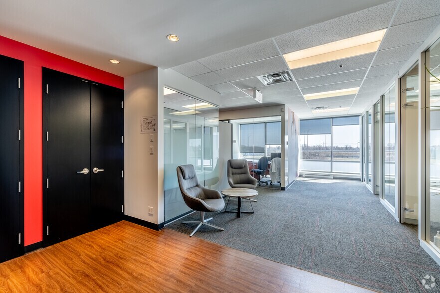 More Photos Of 7055 Boul Taschereau, Brossard Office For Lease