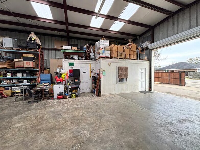 More Photos Of 10107 Goldcrest St, Houston Warehouse For Lease