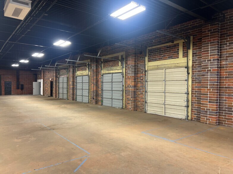 More Photos Of 5706 New Peachtree Rd, Chamblee Light Manufacturing For Lease