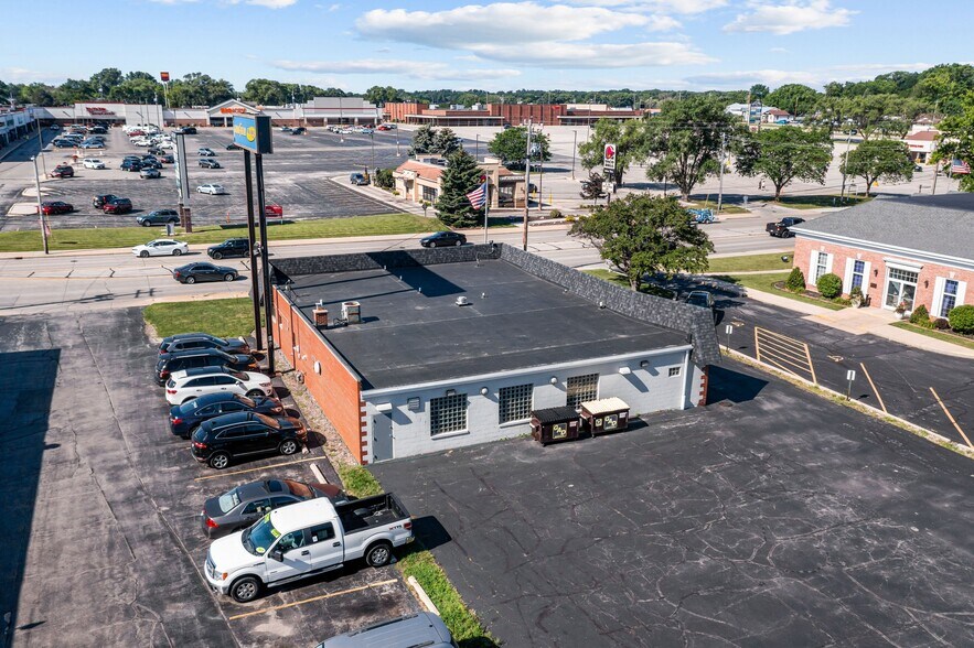 More Photos Of 1518 W Mason St, Green Bay Freestanding For Sale