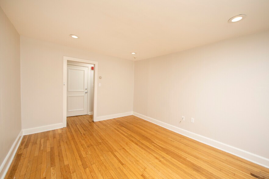 More Photos Of 15 E Bridge St, New Hope Storefront Retail Residential For Sale