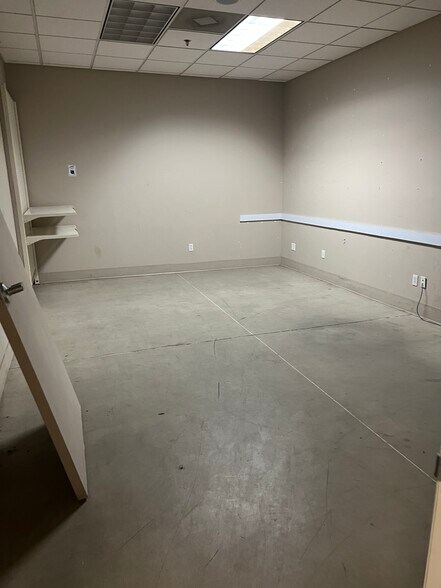 More Photos Of 4150-4190 W Shaw Ave, Fresno Unknown For Lease