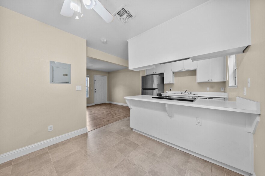 More Photos Of 321 T St, Sacramento Apartments For Sale